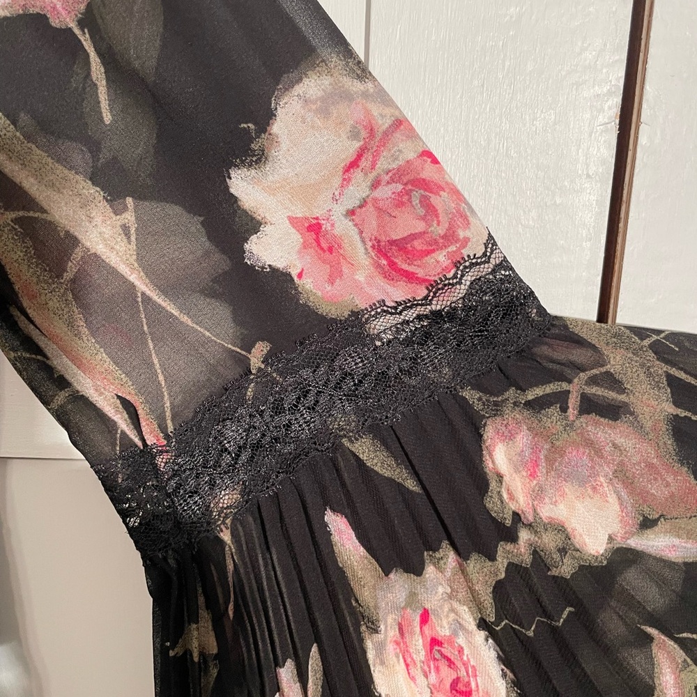 White House Black Market Black Floral Blouse - Picture 6 of 14